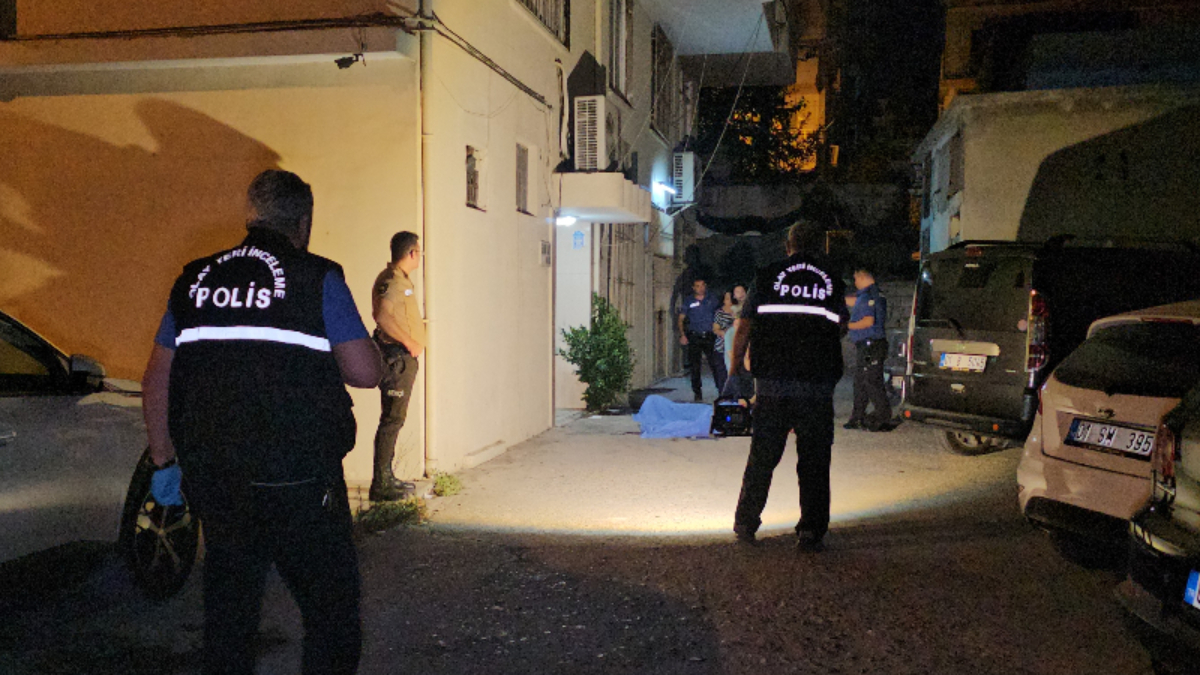 Adana’da evinin önünde uğradığı silahlı saldırıda hayatını kaybetti