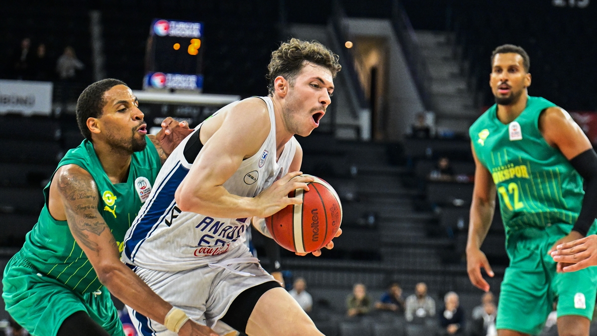 Anadolu Efes, Esenler Erokspor’u yendi