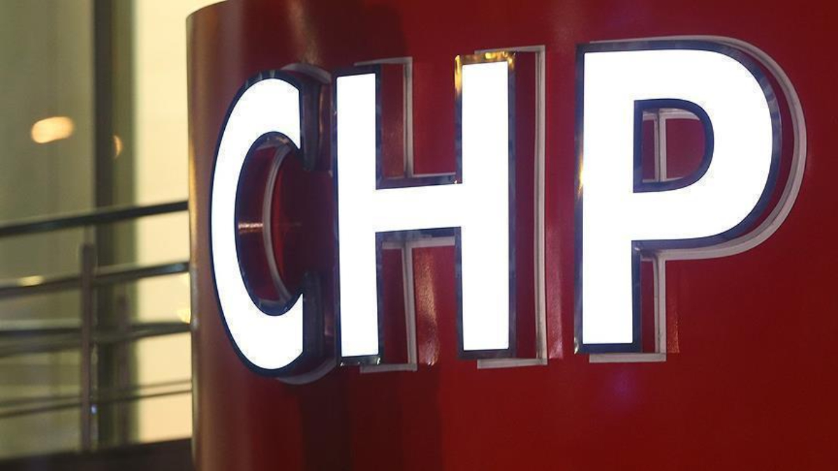 Antalya Aksu’da CHP’li belediye başkan yardımcıları istifa etti