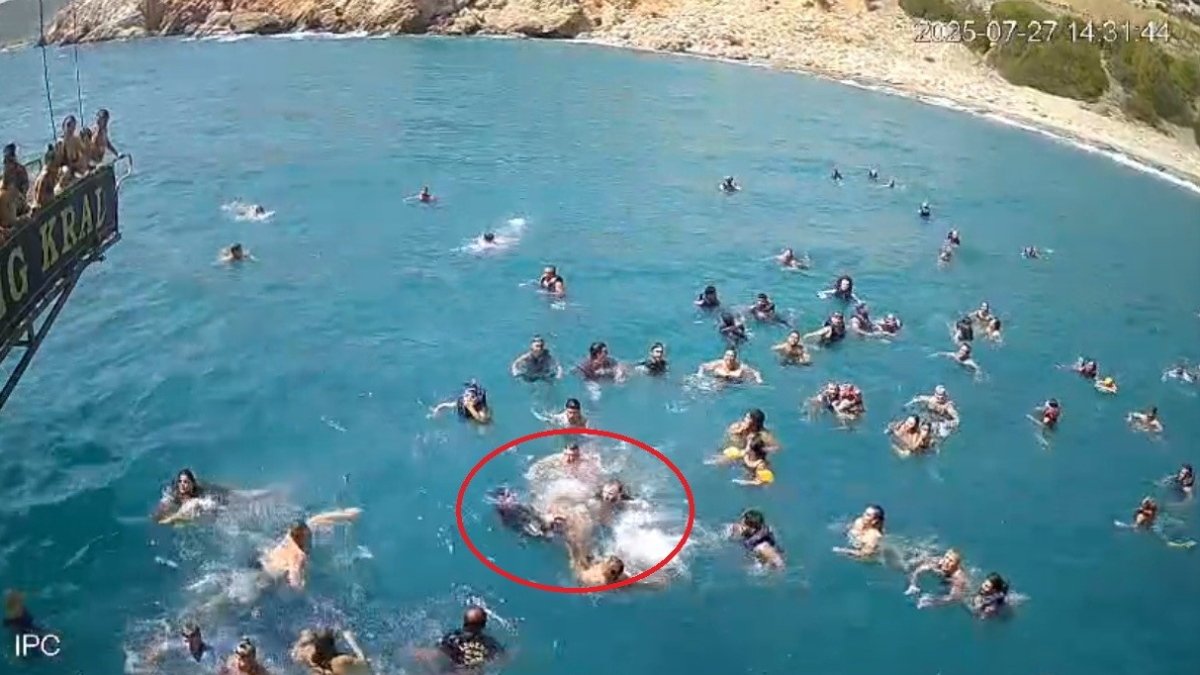 Antalya’da tatile giden turist yüzerken kalp krizi geçirerek hayatını kaybetti