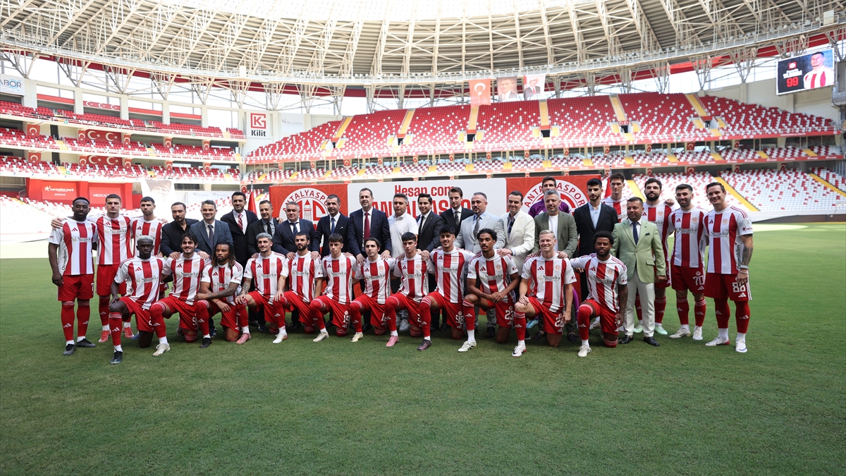 Antalyaspor, transfer ettiği futbolcuları tanıttı