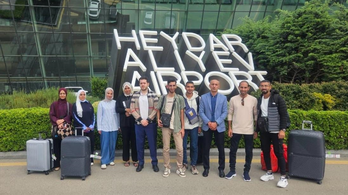 Azerbaycan, burs verdiği 14 Filistinli öğrenciyi Gazze’den tahliye etti