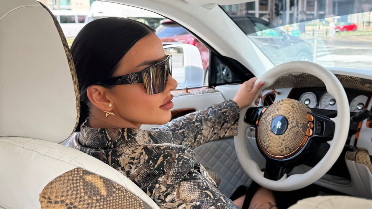 Dubai’nin Fenomeni Kasia Vuorinen: Süper Arabaya Binmeden Önce İlk Yaptığı Şey Sizi Şaşırtacak…