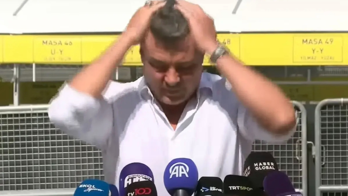 Fenerbahçe başkan adayı Sadettin Saran, kürsüde konuşmasını unuttu