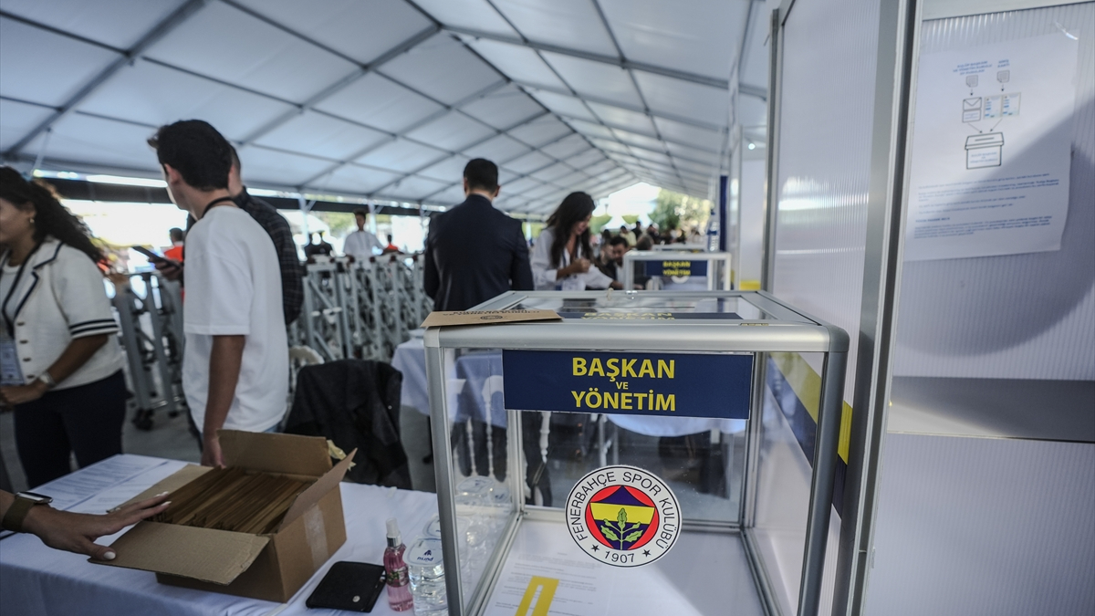 Fenerbahçe’de seçimli olağanüstü genel kurulunda oy verme işlemi başladı
