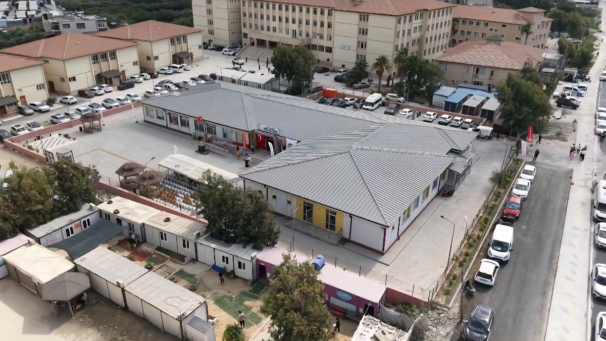 Hatay’da depremin yaraları sarılıyor: 798 okul onarıldı, 181 yeni okul hizmete girdi