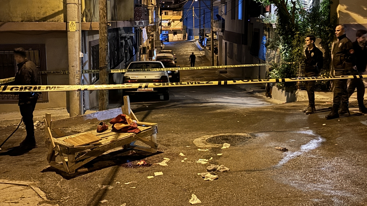 İzmir’de bıçaklı kavgada 1 kişi hayatını kaybetti