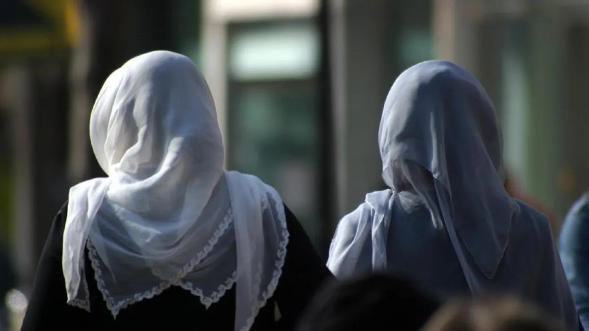 KKTC’deki başörtüsü düşmanlarına LGBT fonu aktığı belirlendi