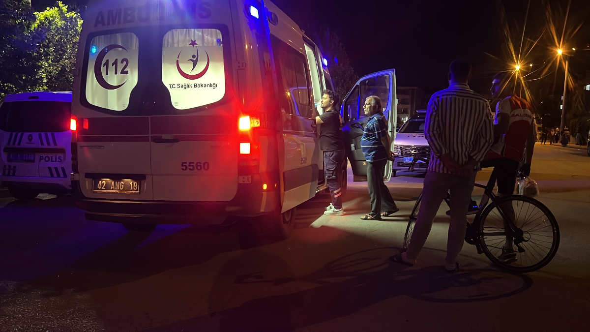 Konya’da parkta üvey babasını bıçakladı