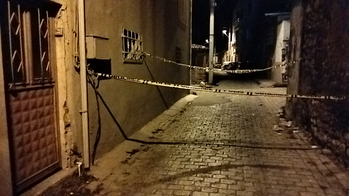 Manisa’da sokakta karşılaştığı amcasını 3 yerinden bıçakladı
