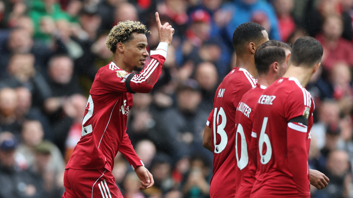 Merseyside derbisinde Liverpool, Everton’a şans tanımadı