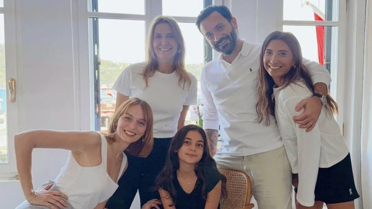 Nilperi Şahinkaya’dan annesinin kaybının ardından duygusal aile fotoğrafları paylaşımı