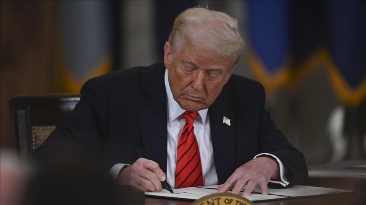 Trump’tan, “H-1B” çalışma vizelerine 100 bin dolarlık başvuru ücreti