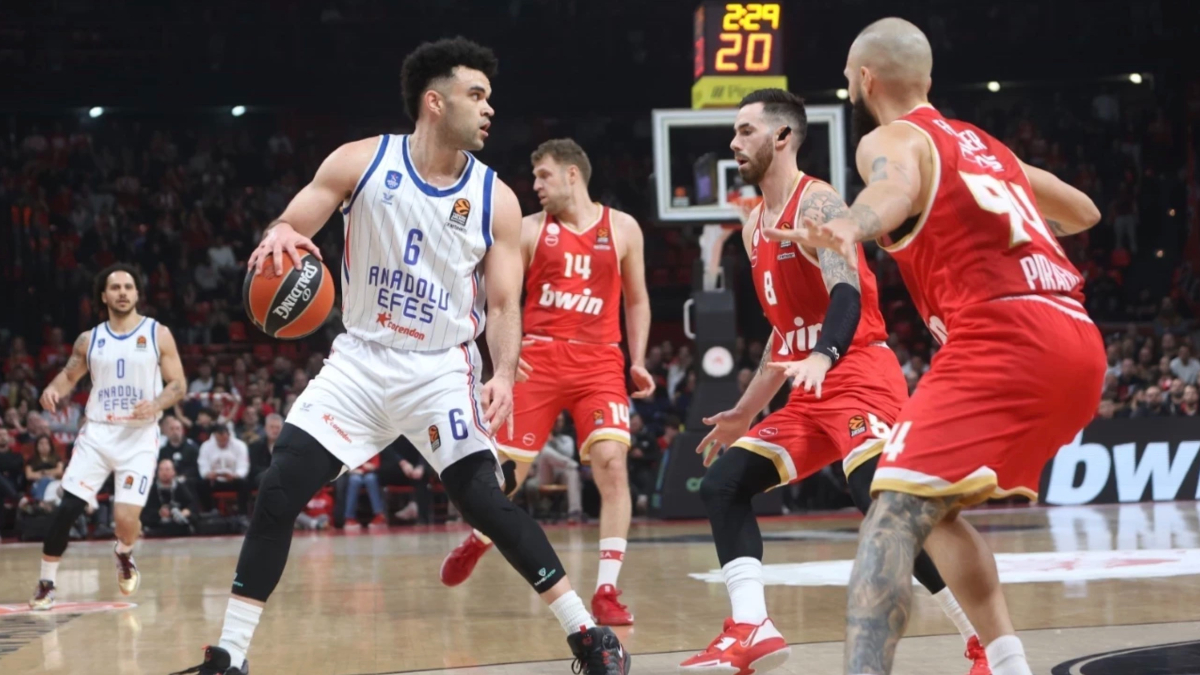 Anadolu Efes, Avrupa Ligi’nde yarın Olympiakos’a konuk olacak