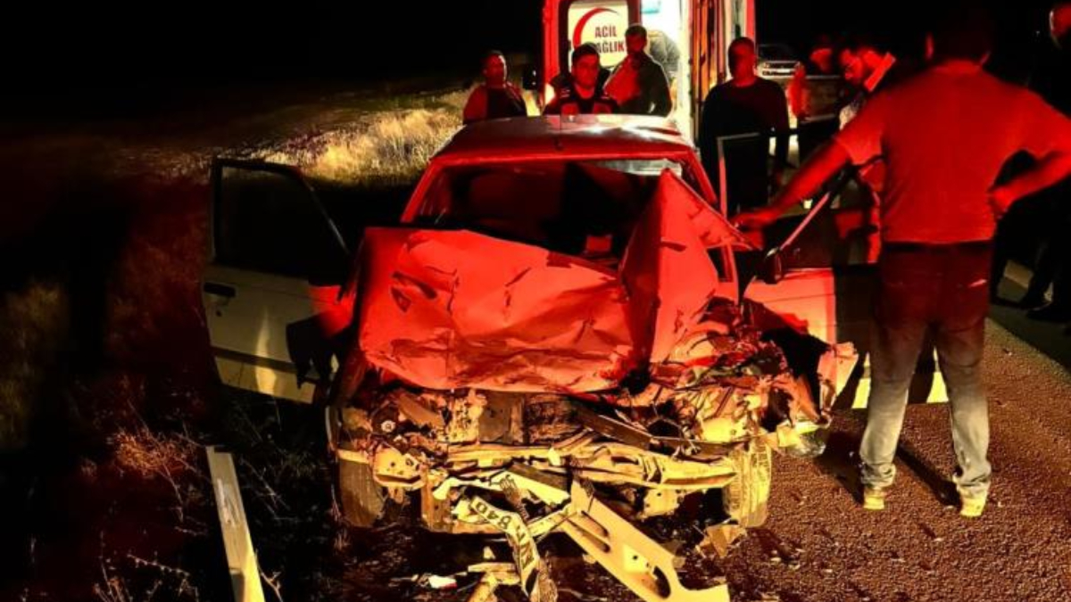 Ankara’da traktöre çarpan otomobilin sürücüsü öldü