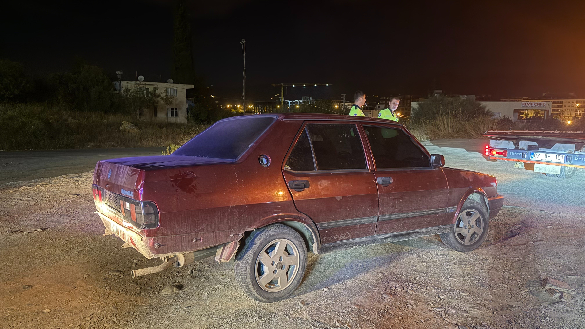 Antalya’da alkollü sürücü bariyerlere çarpıp kaçtı: 58 bin TL ceza yedi