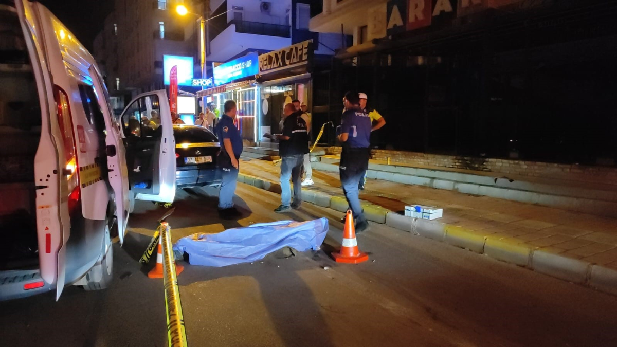Antalya’da otomobilin çarptığı yaya olay yerinde yaşamını yitirdi