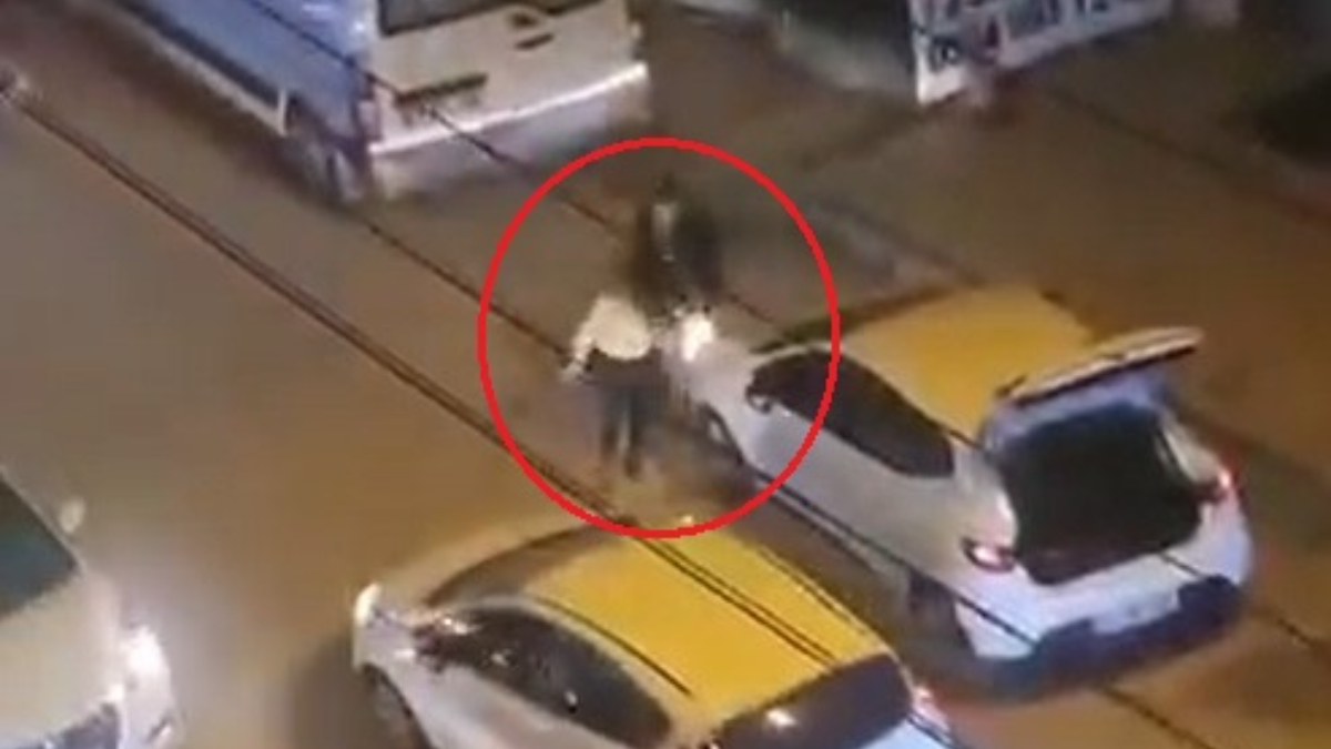 Bursa’da kadına sokak ortasında darp