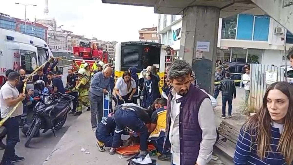 Çekmeköy’de İETT otobüsü durağa girdi