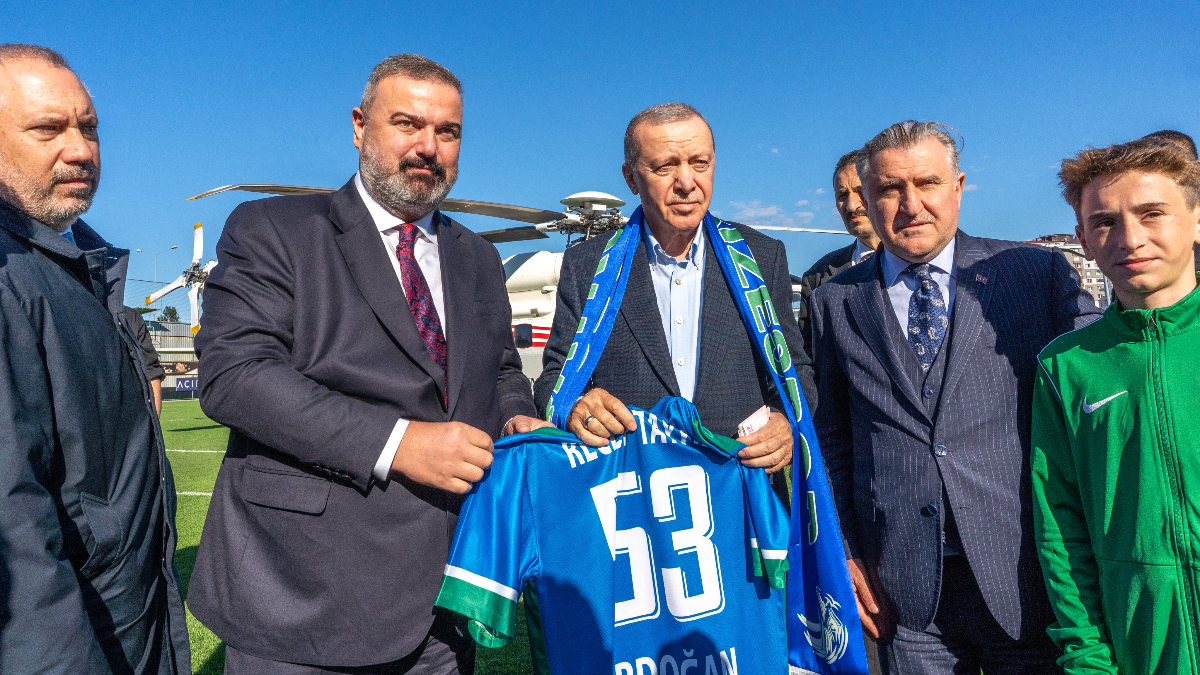 Cumhurbaşkanı Erdoğan, Rizespor’u ziyaret etti