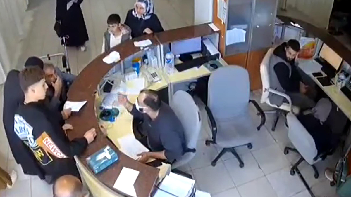 Erzurum’da hastaya bağırıp hakaret eden, oğluna da kalem fırlatan doktor hakkında soruşturma