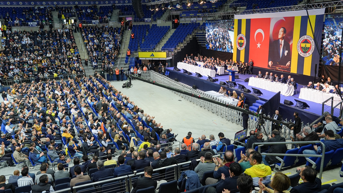 Fenerbahçe’de taşınmazlar üzerinde yönetime yetki veren maddeler kabul gördü