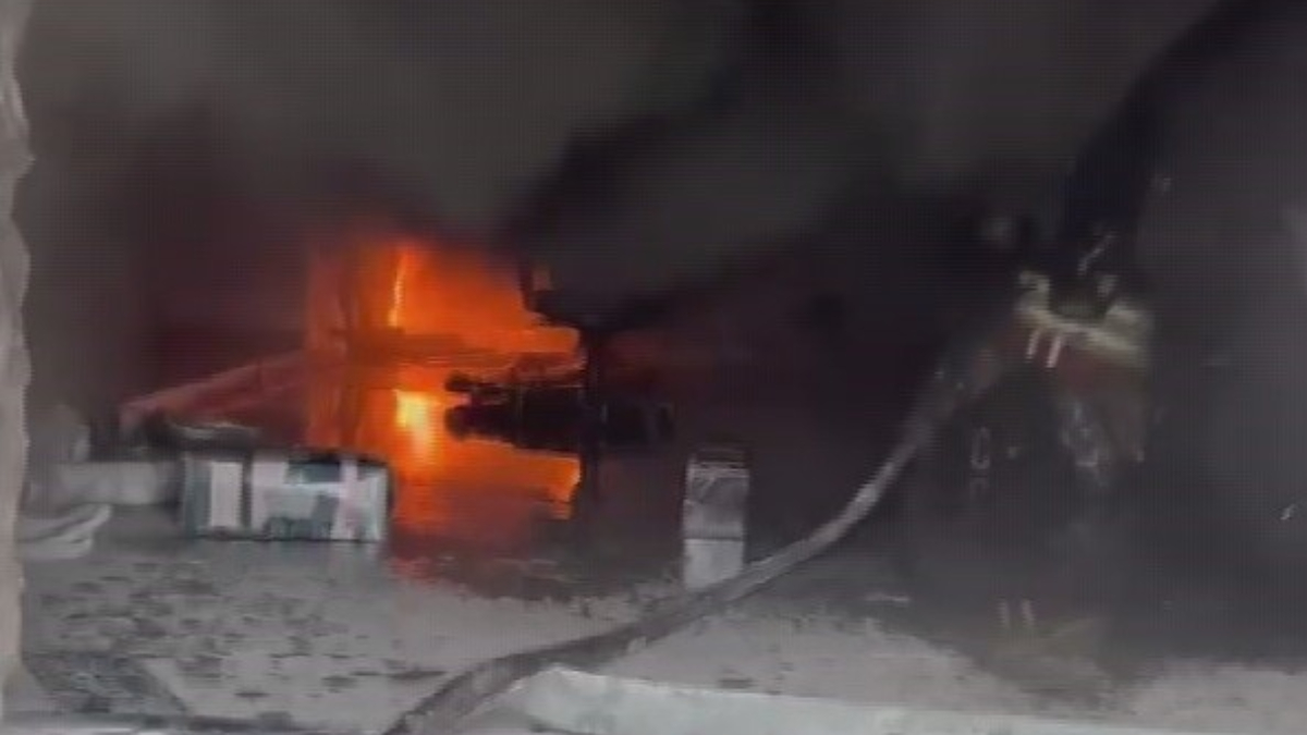 Hatay’da beyaz eşya bayisinde yangın çıktı: 3 milyon TL’lik eşyalar kül oldu