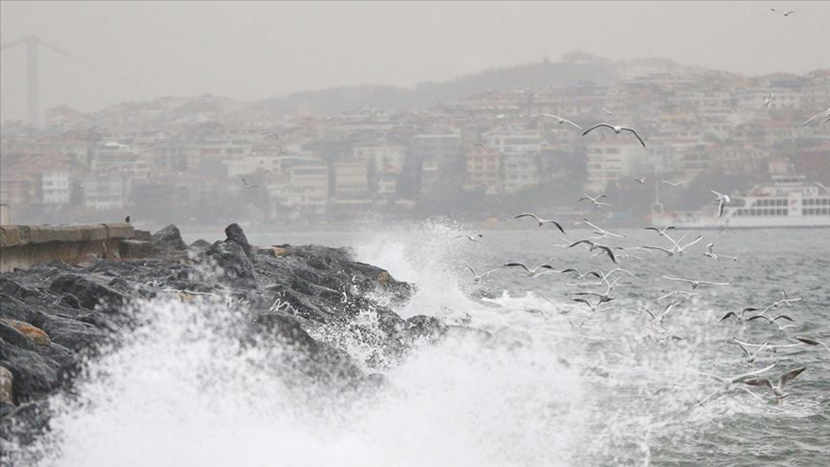 İstanbul Valiliği saat vererek fırtına uyarısı yaptı