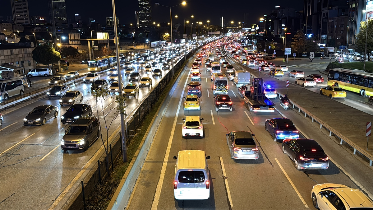 İstanbul’da akşam saatlerinde trafik yoğunluğu: Yüzde 78’e ulaştı