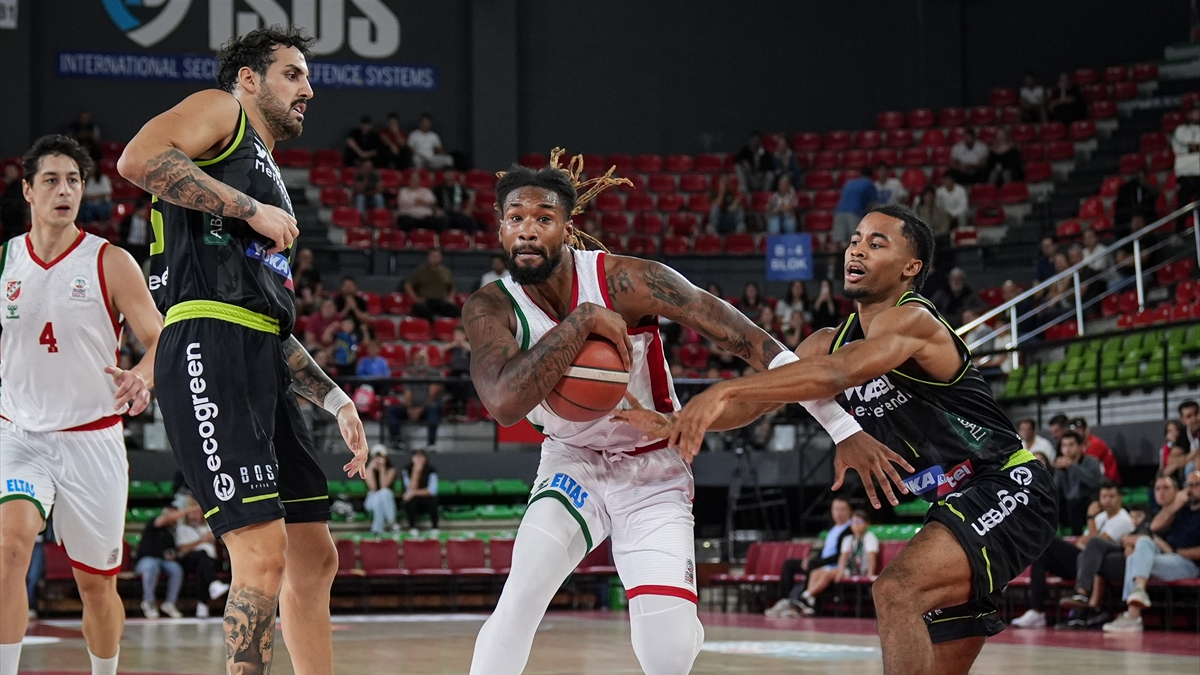 Karşıyaka, Merkezefendi Belediyesi Basket’i mağlup etti