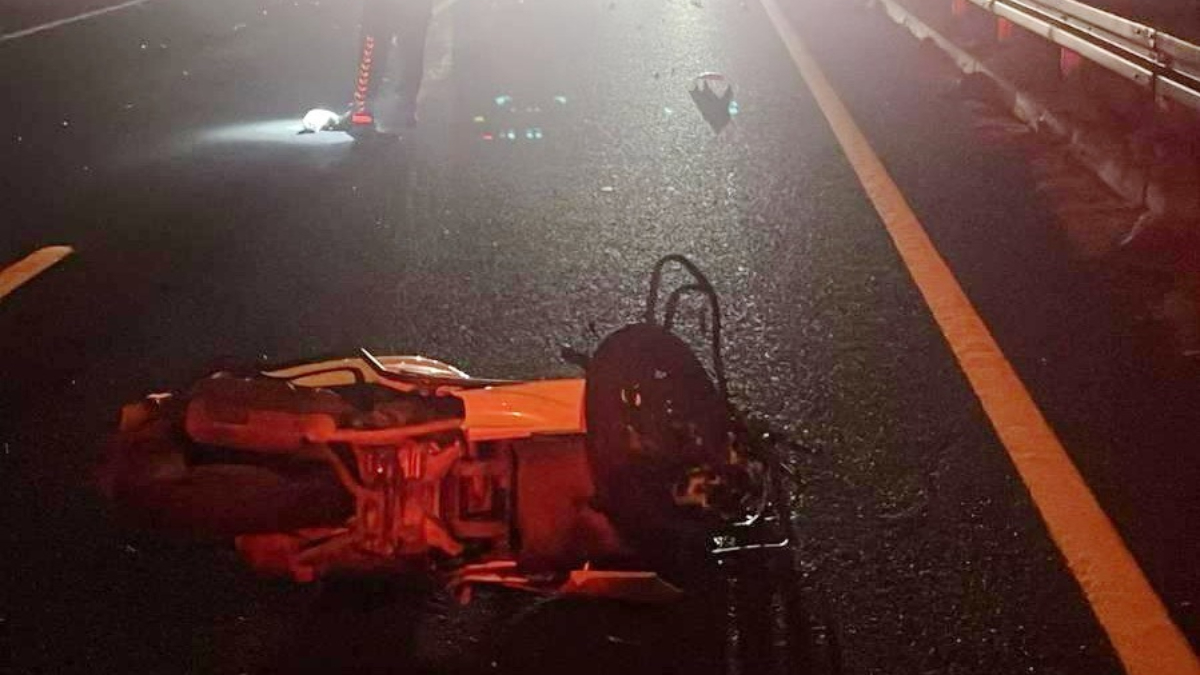 Manisa’da devrilen motosikletin sürücüsü can verdi