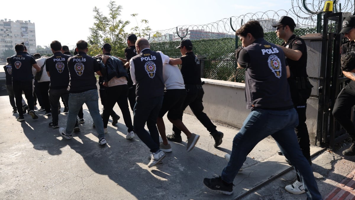 Mersin’de loca bileti satarak dolandırıcılık yapan şebekeye operasyon: 5 tutuklama