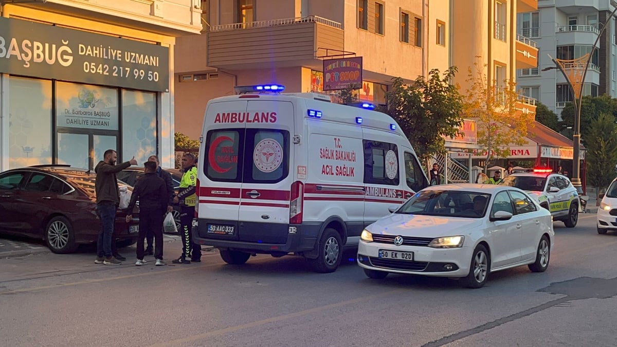 Nevşehir’de yola kontrolsüz çıkan otomobil ile motosiklet çarpıştı