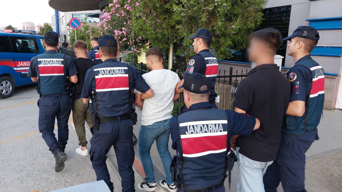 Samsun’da kavga ettikleri şahsın sığındığı evin sahibini sopayla ağır yaraladılar