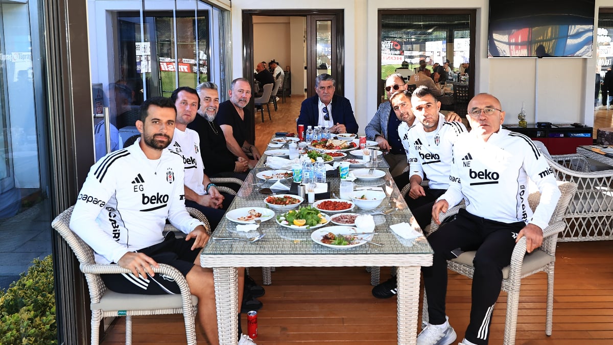 Serdal Adalı, derbi öncesi Beşiktaşlı futbolcularla buluştu
