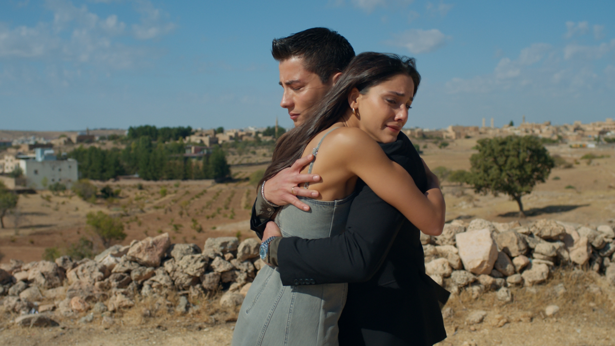 Sezen Aksu’nun Uzak Şehir’e armağanı heyecan yarattı