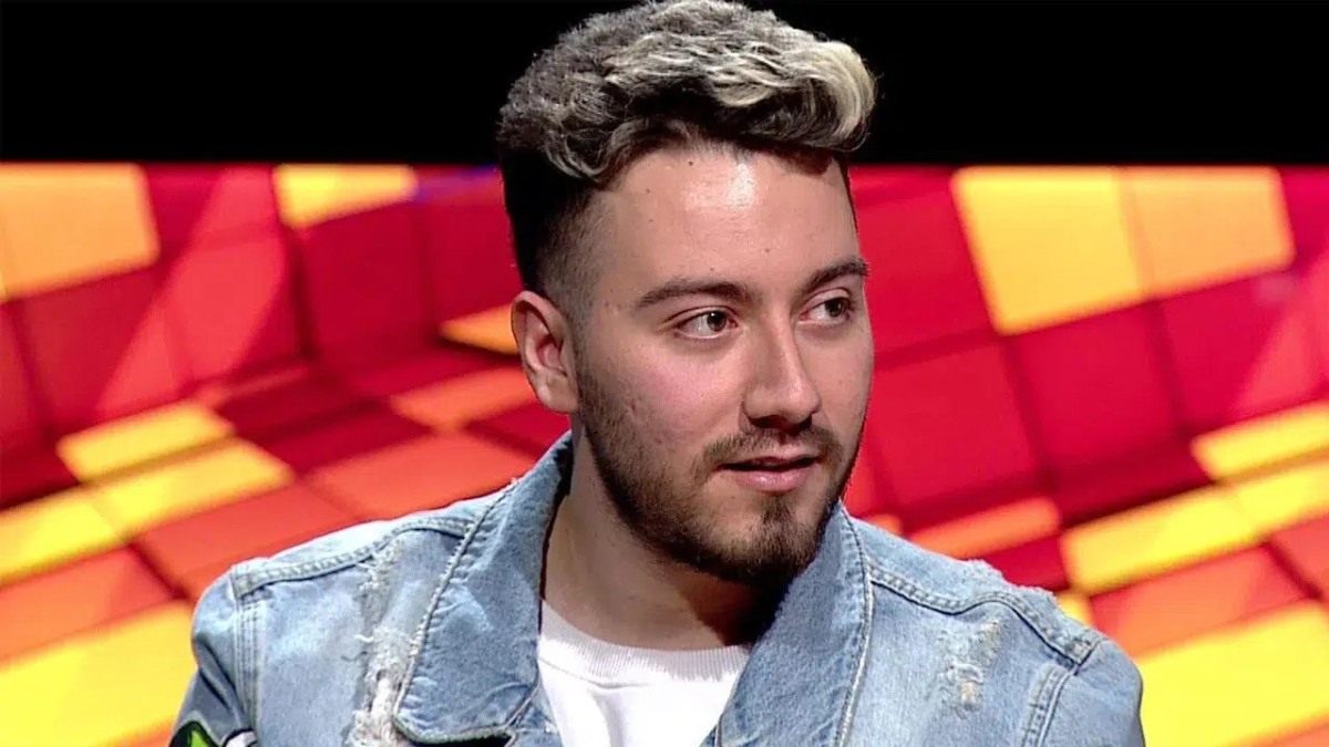 Tarikat iddiaları vardı! Enes Batur’dan yeni hamle: Bakın ne yaptı…