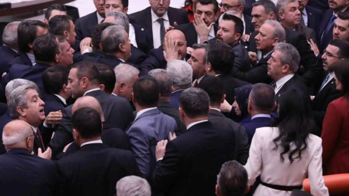 TBMM’de ‘Öcalan’ sloganı kavgası: İYİ Partili vekiller tepki gösterdi