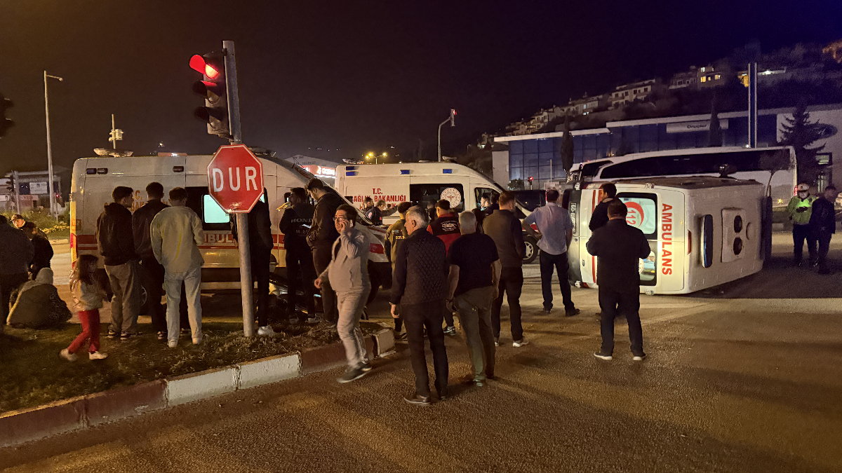 Tokat’ta ambulans ile cip çarpıştı: 3 sağlık personeli yaralandı