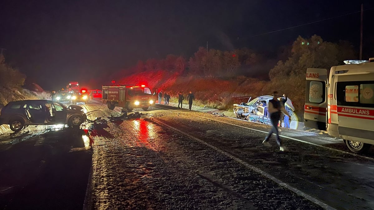 Uşak’ta cip ile otomobil çarpıştı: Karı koca hayatını kaybetti