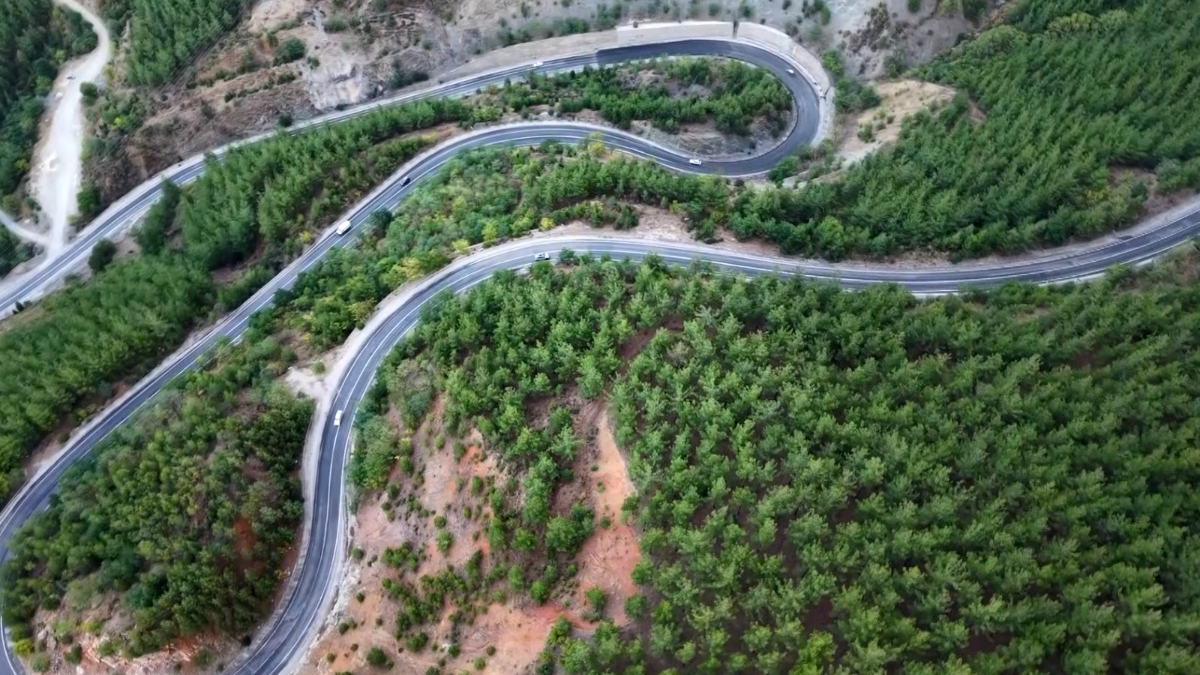 Adana’da ‘Dokuzdolambaç Virajları’ manzarasıyla mest etti