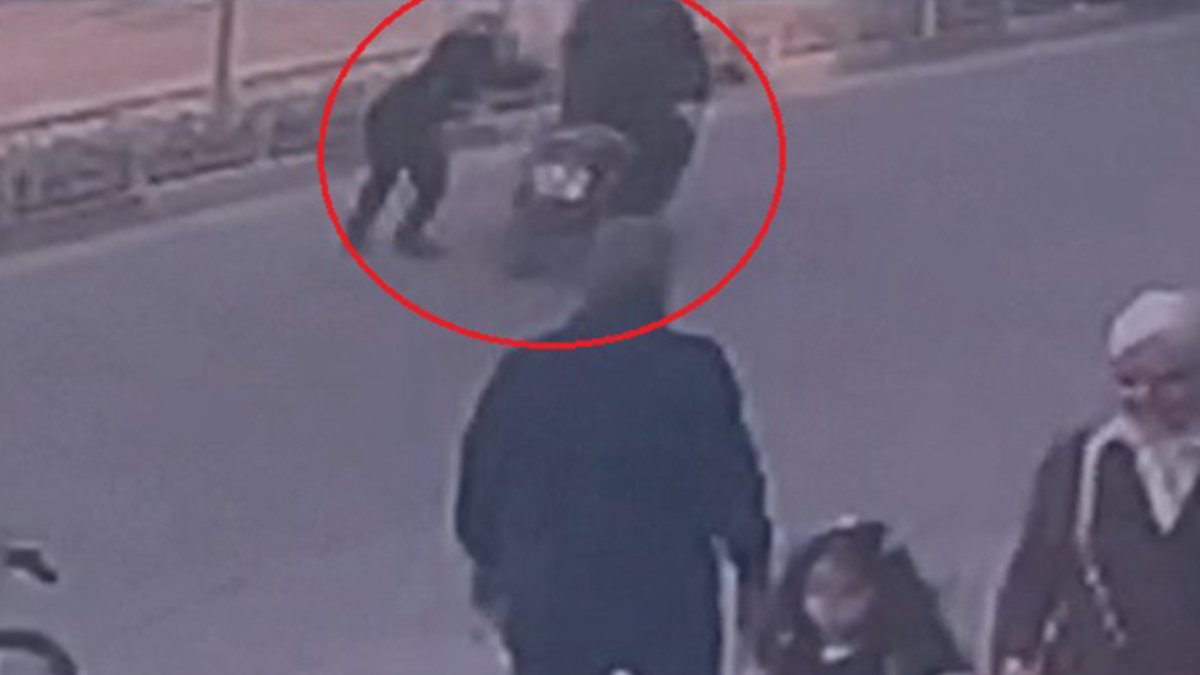 Bursa’da motosikletin çarptığı genç kadın yaralandı