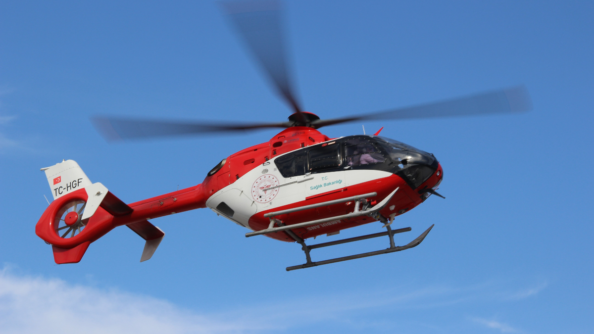 Çorum’da helikopter ambulans, kazada yaralanan çocuk için havalandı