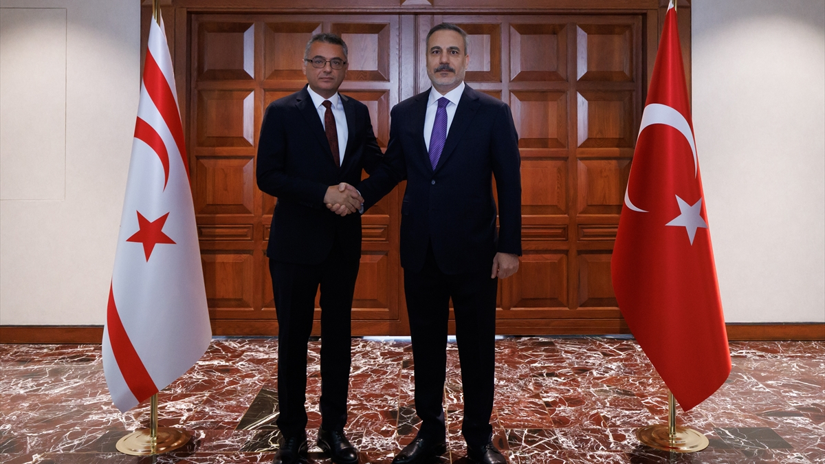 Dışişleri Bakanı Hakan Fidan, KKTC Cumhurbaşkanı ile görüştü