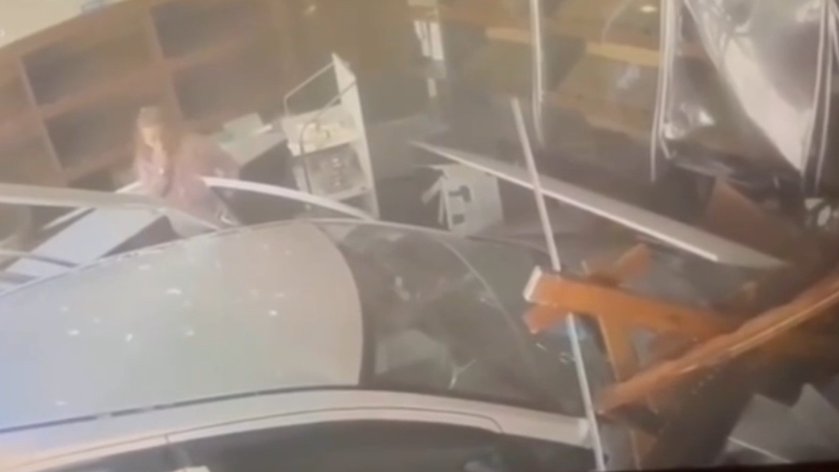 Edirne’de otomobil fırına daldı