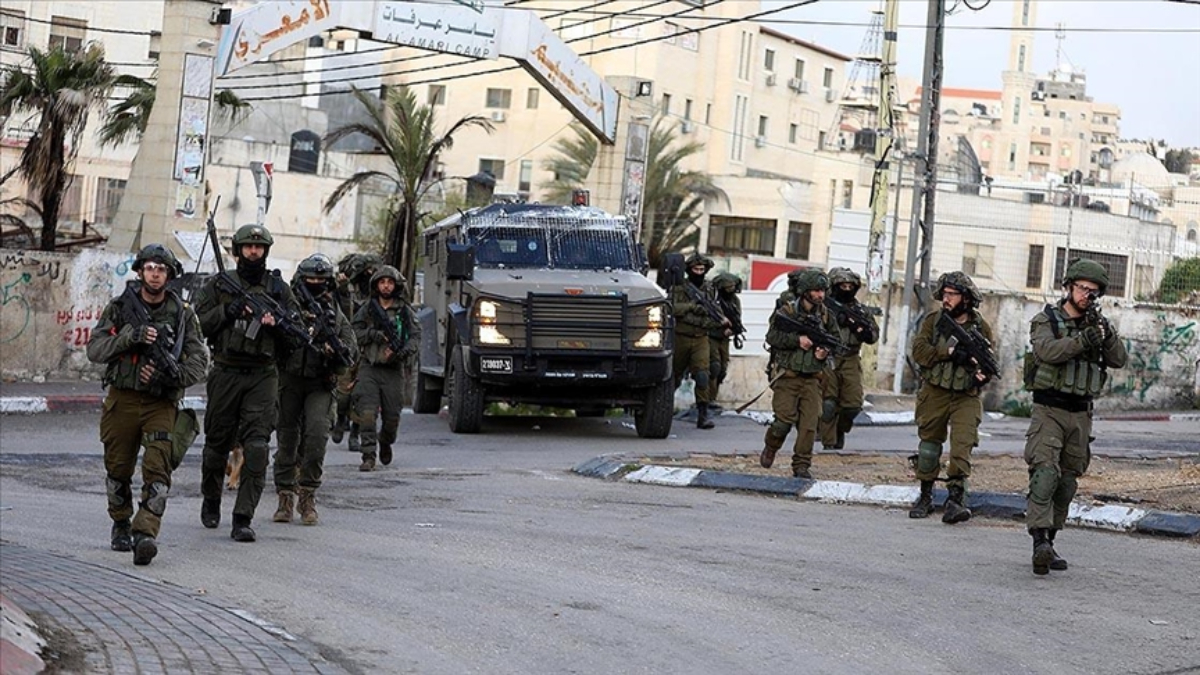 İsrail ordusu Batı Şeria’da bir genci yaraladıktan sonra gözaltına aldı