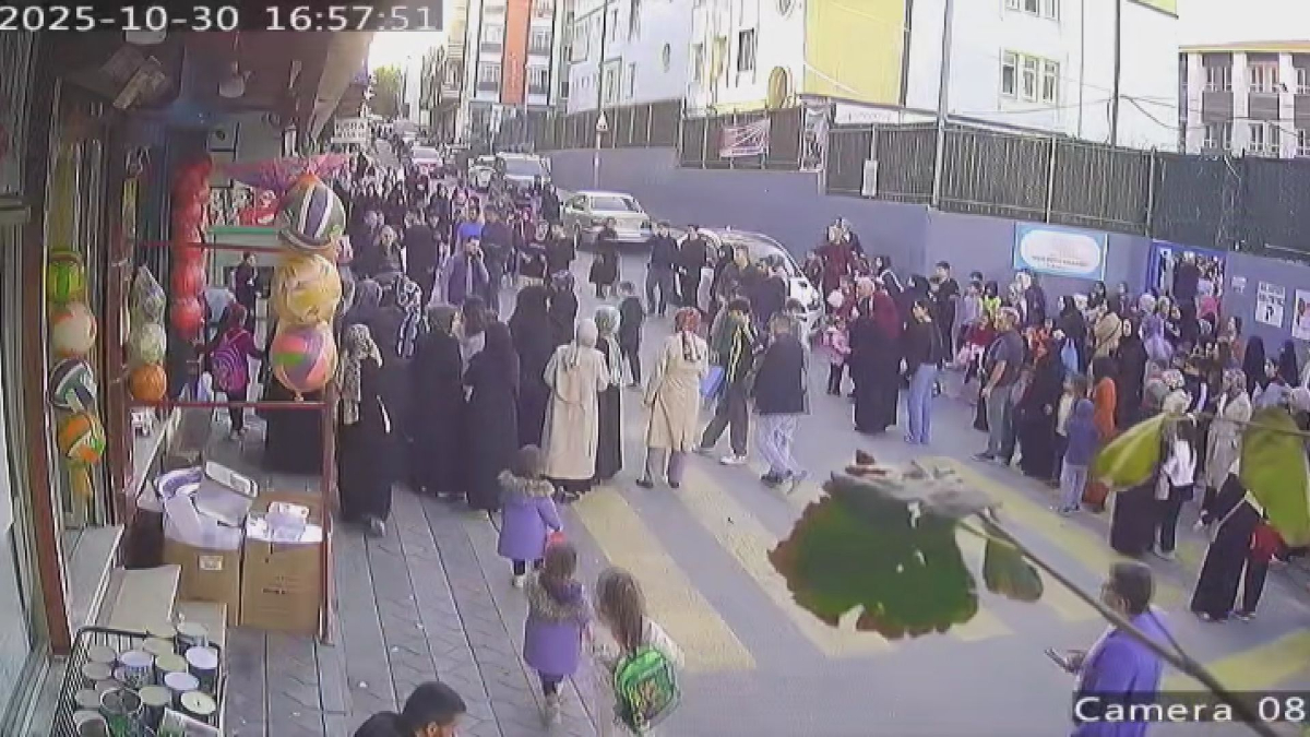 İstanbul’da çocuğu taciz ettiği öne sürülen kişiyi mahalleli darbetti