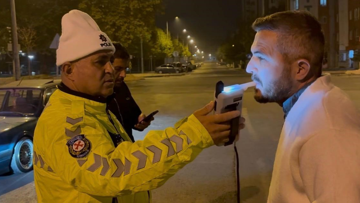 Kayseri’de polisin alkollü sürücüyle imtihanı: Ehliyetimi alma, kemerden ceza yaz