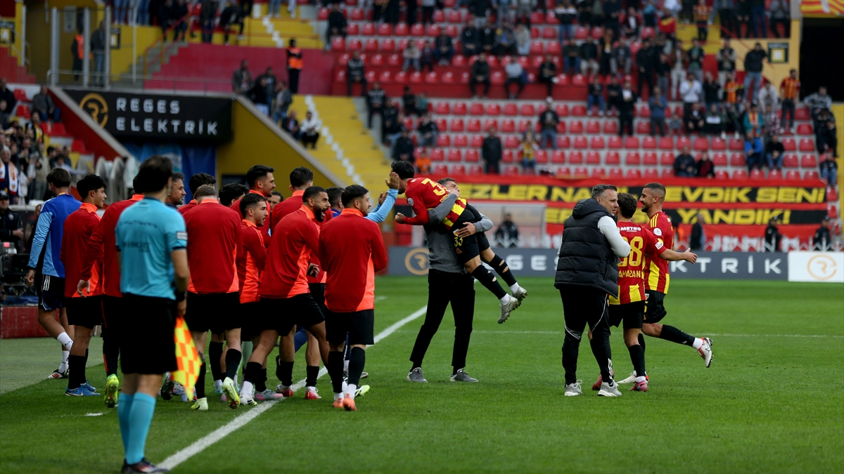 Kayserispor, Kasımpaşa’yı üç golle geçti