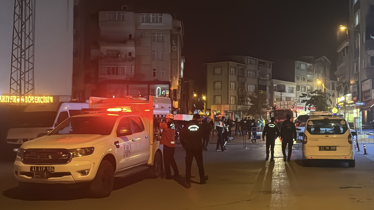 Kocaeli Gebze’de çatırtı sesleri gelen bina tahliye edildi